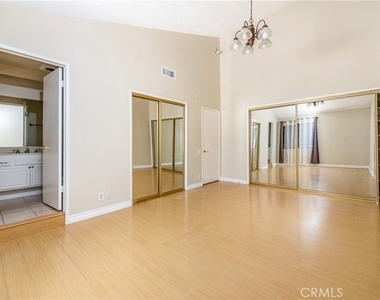 7422 Hazeltine Avenue - Photo Thumbnail 20
