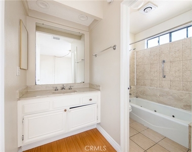 7422 Hazeltine Avenue - Photo Thumbnail 15