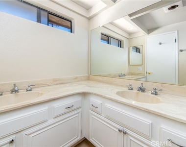 7422 Hazeltine Avenue - Photo Thumbnail 19