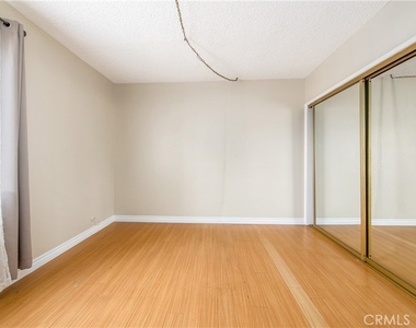 7422 Hazeltine Avenue - Photo Thumbnail 17
