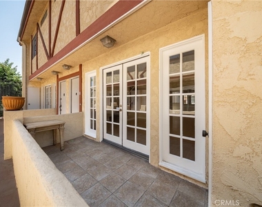 7422 Hazeltine Avenue - Photo Thumbnail 3