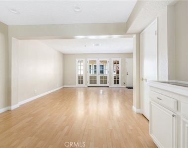 7422 Hazeltine Avenue - Photo Thumbnail 8