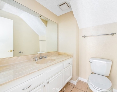 7422 Hazeltine Avenue - Photo Thumbnail 13