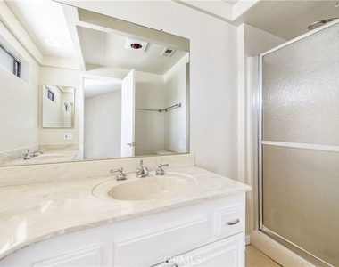 7422 Hazeltine Avenue - Photo Thumbnail 18