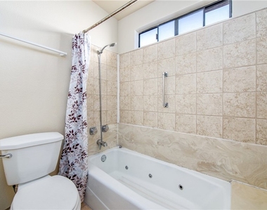 7422 Hazeltine Avenue - Photo Thumbnail 16
