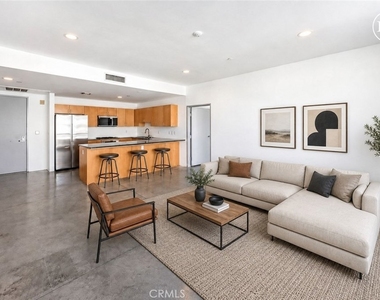 285 W 6th Street - Photo Thumbnail 6