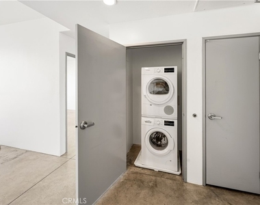 285 W 6th Street - Photo Thumbnail 20