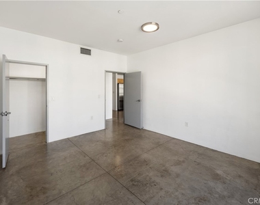 285 W 6th Street - Photo Thumbnail 18