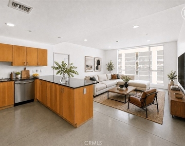 285 W 6th Street - Photo Thumbnail 2