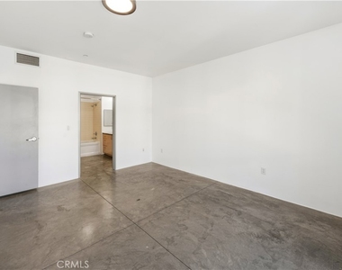 285 W 6th Street - Photo Thumbnail 11