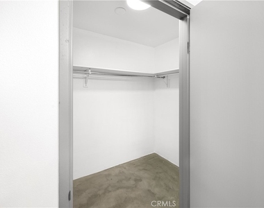285 W 6th Street - Photo Thumbnail 14