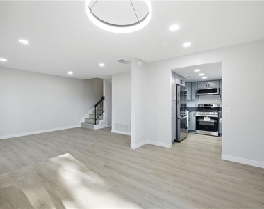 2351 Sutter Way - Photo Thumbnail 7
