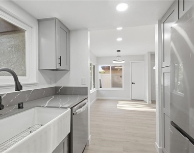 2351 Sutter Way - Photo Thumbnail 12