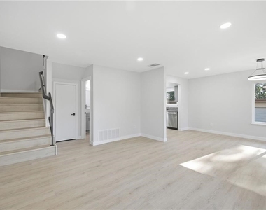 2351 Sutter Way - Photo Thumbnail 4