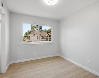 2351 Sutter Way - Photo Thumbnail 16