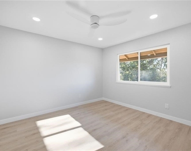 2351 Sutter Way - Photo Thumbnail 23