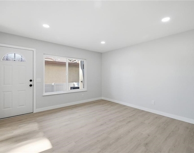 2351 Sutter Way - Photo Thumbnail 3