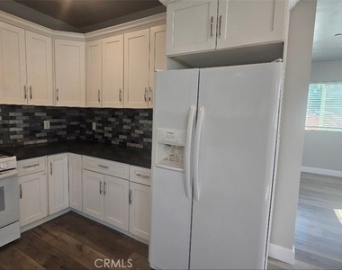 122 W 55th - Photo Thumbnail 9
