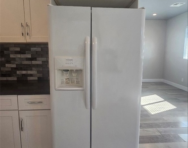 122 W 55th - Photo Thumbnail 5