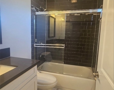 122 W 55th - Photo Thumbnail 22
