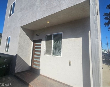 122 W 55th - Photo Thumbnail 1