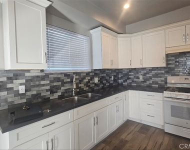 122 W 55th - Photo Thumbnail 7