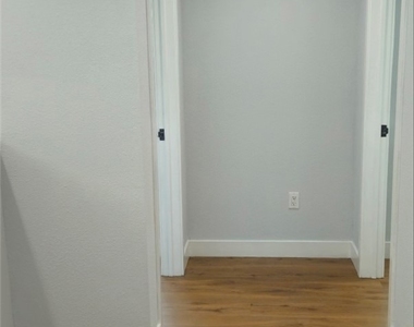 928 E 57th - Photo Thumbnail 18