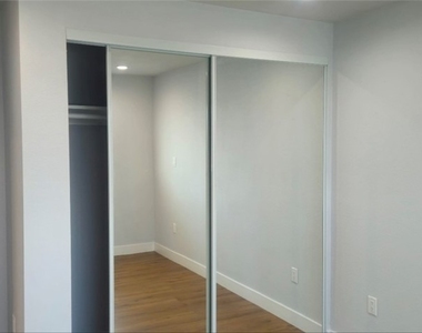 928 E 57th - Photo Thumbnail 16