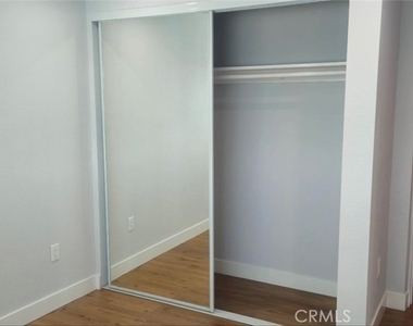 928 E 57th - Photo Thumbnail 9