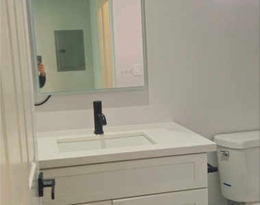 928 E 57th - Photo Thumbnail 25
