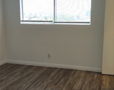 1238 W 87th - Photo Thumbnail 5