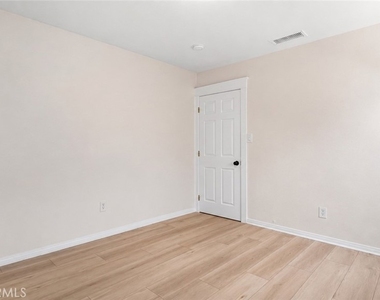 1849 W 38th Street - Photo Thumbnail 14