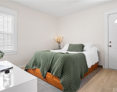 1849 W 38th Street - Photo Thumbnail 15