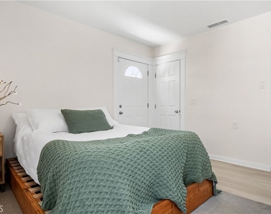 1849 W 38th Street - Photo Thumbnail 17