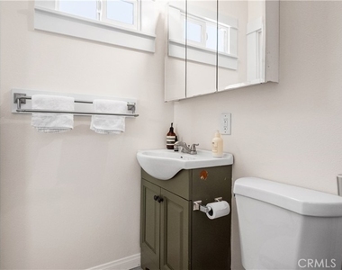 1849 W 38th Street - Photo Thumbnail 18