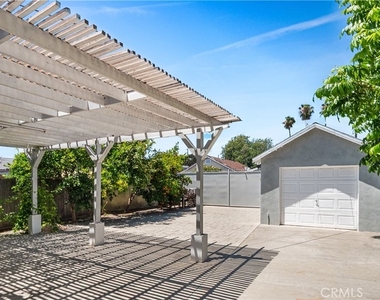 1849 W 38th Street - Photo Thumbnail 24