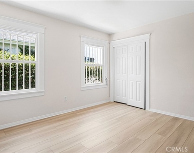 1849 W 38th Street - Photo Thumbnail 12