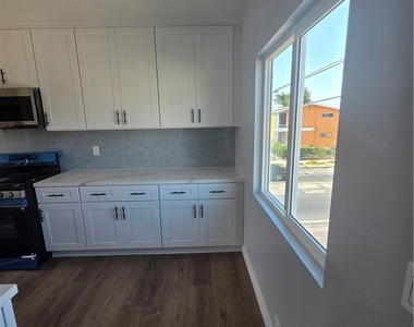 1858 W 48th Street - Photo Thumbnail 3