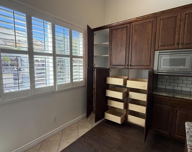 1362 S Creekside Drive - Photo Thumbnail 10