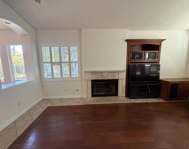 1362 S Creekside Drive - Photo Thumbnail 4