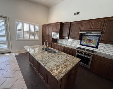 1362 S Creekside Drive - Photo Thumbnail 7
