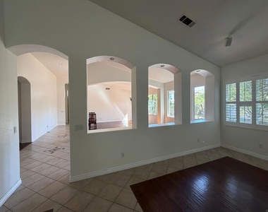 1362 S Creekside Drive - Photo Thumbnail 2