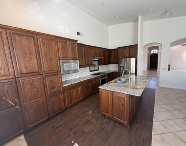 1362 S Creekside Drive - Photo Thumbnail 8