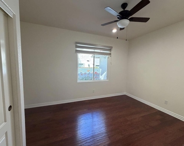 1362 S Creekside Drive - Photo Thumbnail 17