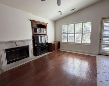 1362 S Creekside Drive - Photo Thumbnail 5