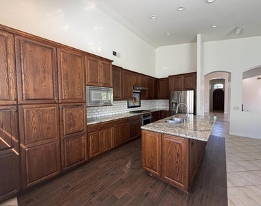 1362 S Creekside Drive - Photo Thumbnail 6
