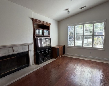 1362 S Creekside Drive - Photo Thumbnail 3