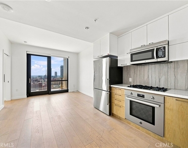 400 S Broadway - Photo Thumbnail 2