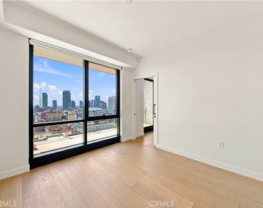 400 S Broadway - Photo Thumbnail 3
