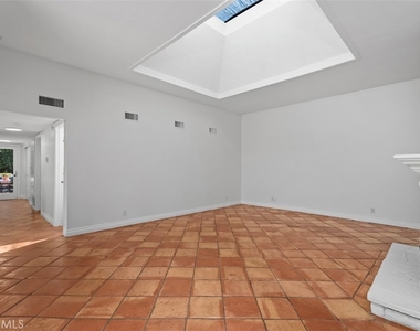 12 Satinwood Way - Photo Thumbnail 4